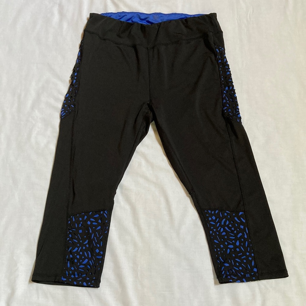Daisy Fuentes capri leggings